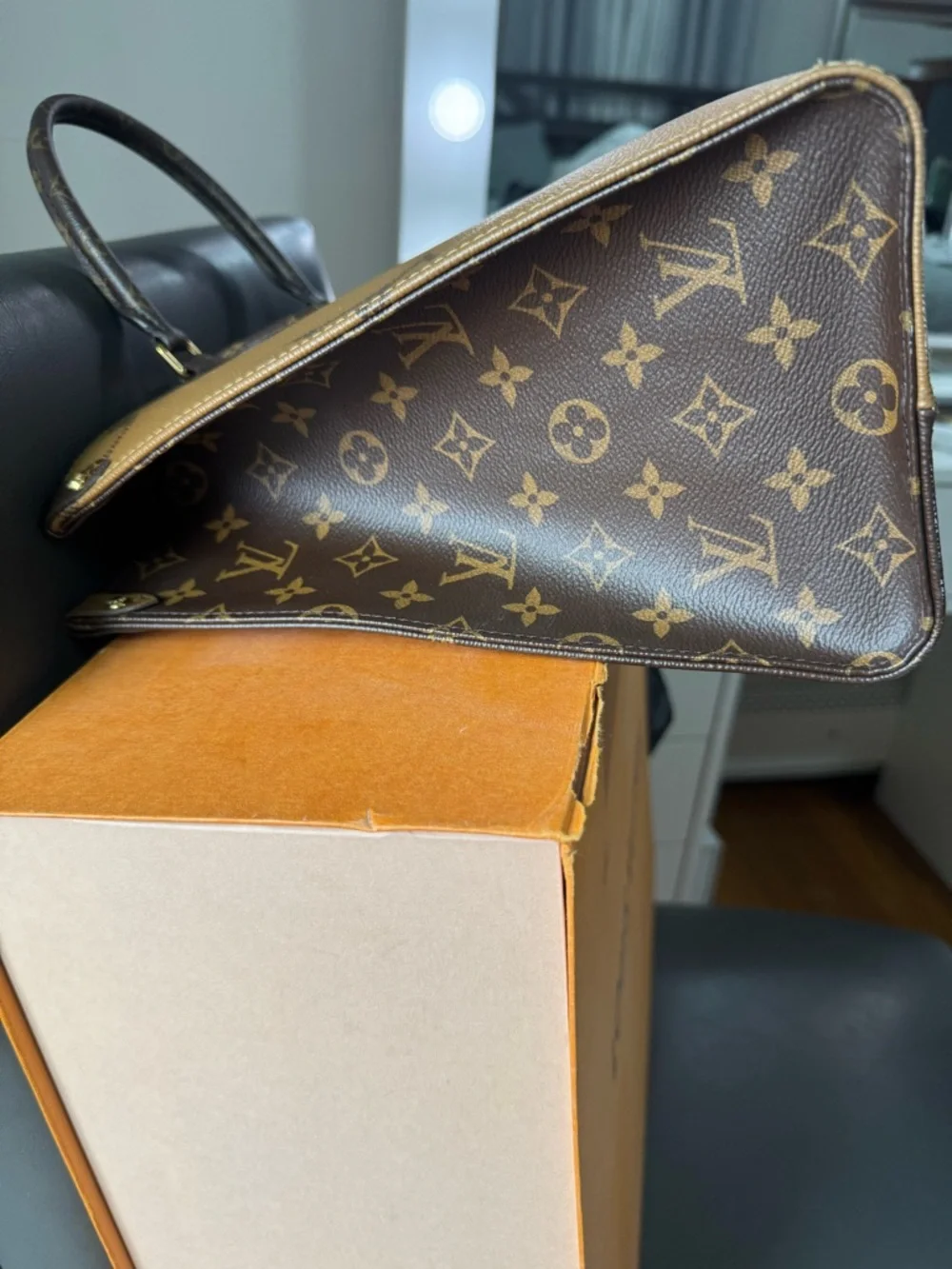Louis Vuitton OnTheGo MM - Picture 6 of 16